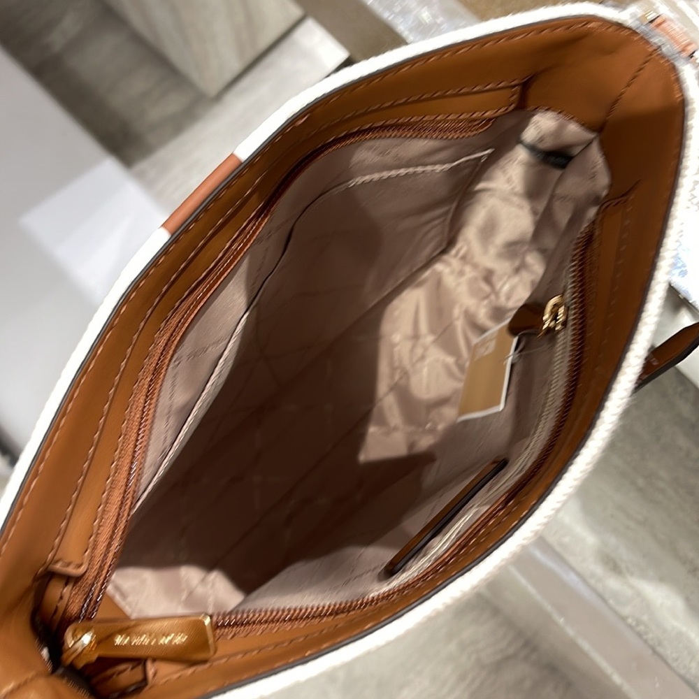 Michael Kors Jet Set Travel Large Messenger Bag (Luggage) 35S3GTVM3C
NWT - Picture 14 of 16